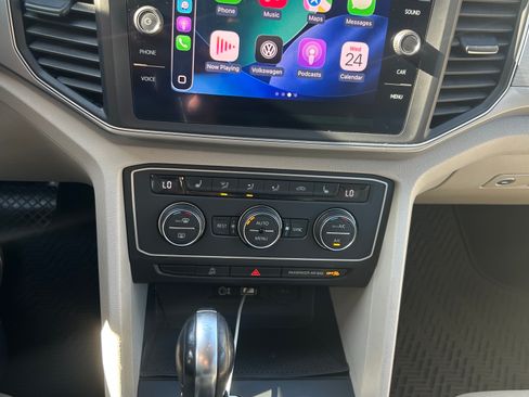 Used 2019 Volkswagen Atlas SE FWD image 2