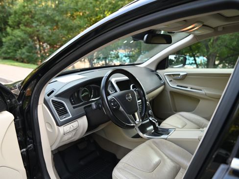 Used 2014 Volvo XC60 T6 AWD/4WD image 16
