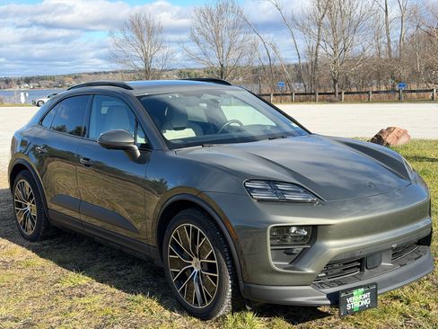 Used 2024 Porsche Macan 4 Electric image 1