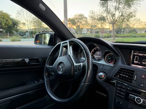 Used 2013 Mercedes-Benz E 550 E 550 Coupe 2D image 11