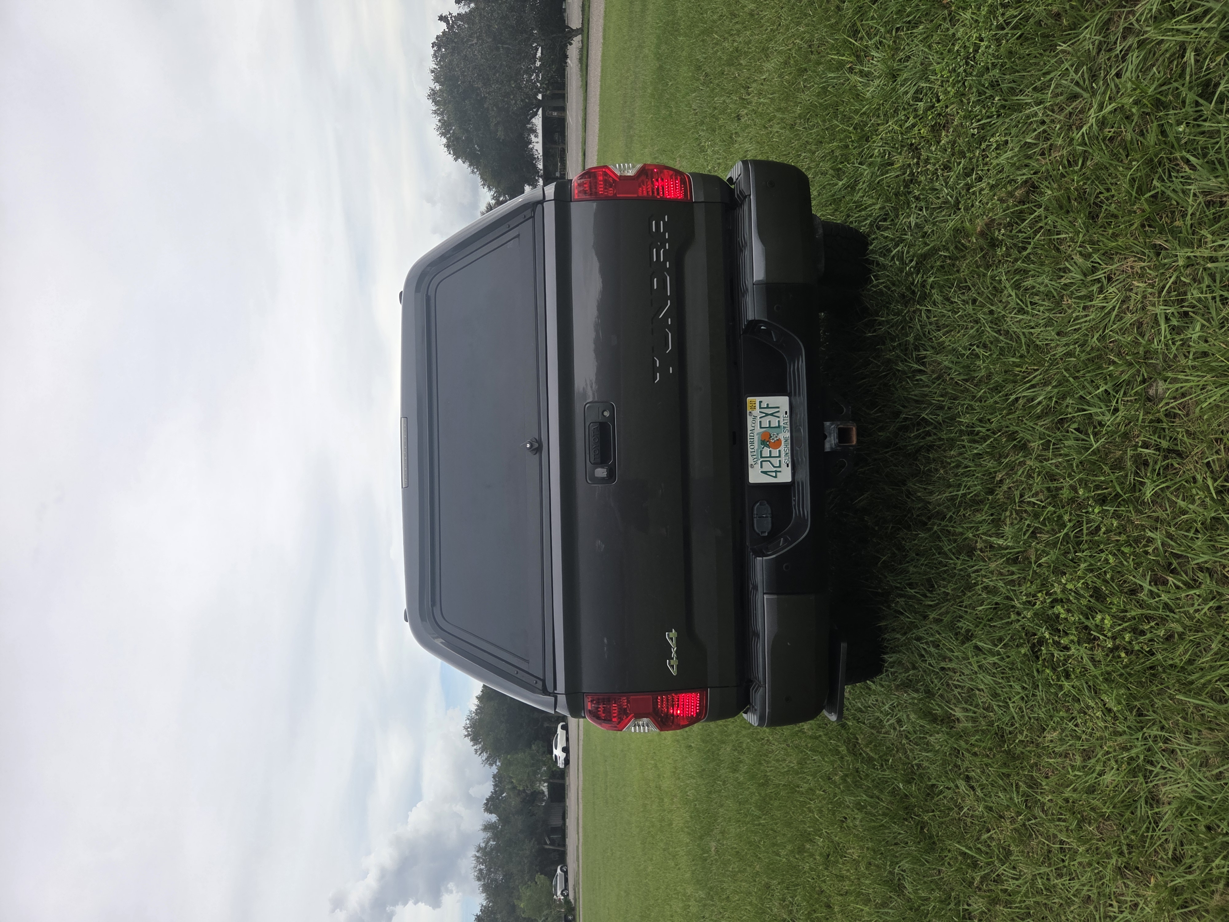 Used 2018 Toyota Tundra Limited w/ Limited Premium Package AWD/4WD image 6