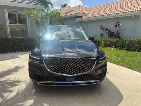 Used 2022 Genesis GV70 2.5T w/ Advanced Package AWD/4WD image 2