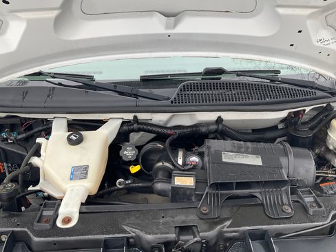 Used 2015 Chevrolet Express 2500 image 15