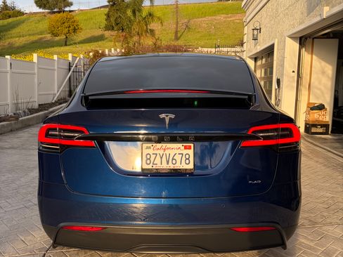 Used 2022 Tesla Model X image 2