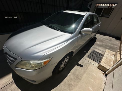 Used 2011 Toyota Camry XLE w/ XLE Extra-Value Pkg #1 FWD image 5