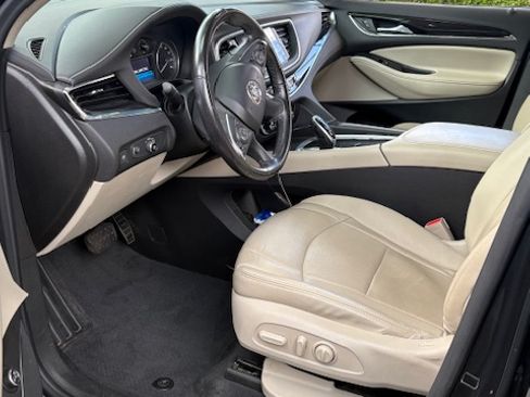 Used 2021 Buick Enclave Essence image 9
