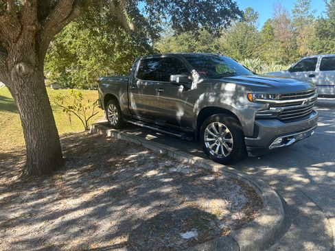 Used 2019 Chevrolet Silverado 1500 High Country w/ Technology Package image 8