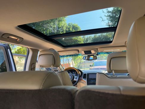 Used 2012 Jeep Grand Cherokee Overland image 16