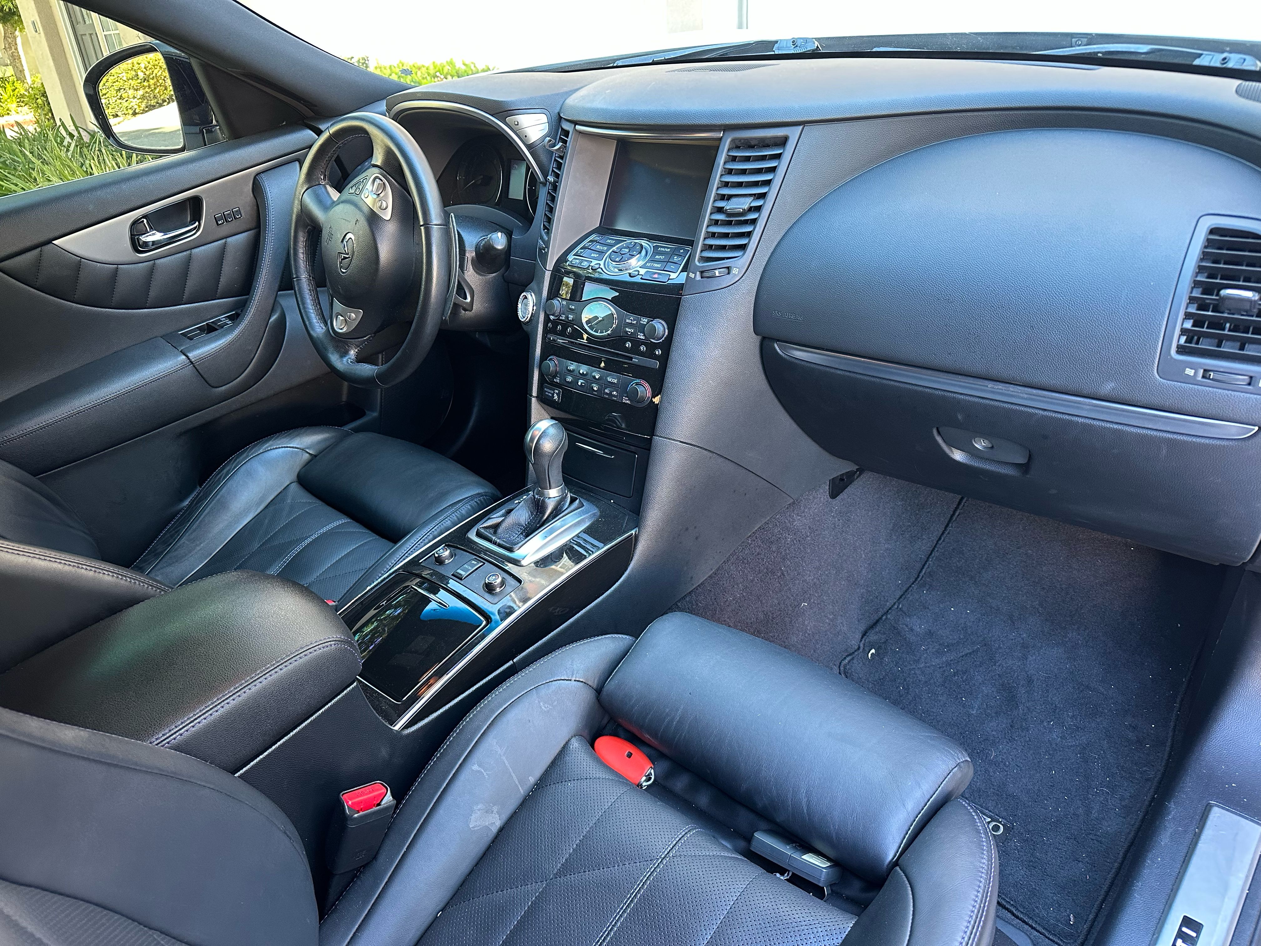 Used 2017 INFINITI QX70 3.7 w/ Premium Package RWD image 6