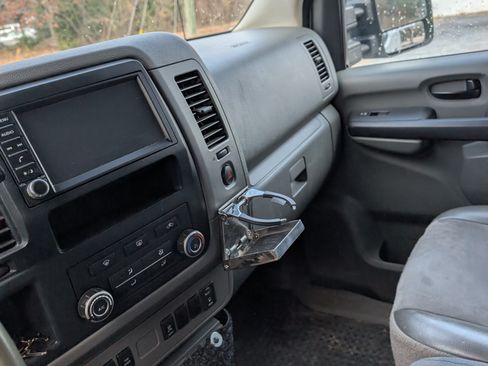 Used 2020 Nissan NV 2500 SV image 17