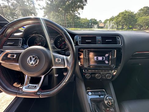 Used 2017 Volkswagen Jetta GLI FWD image 32