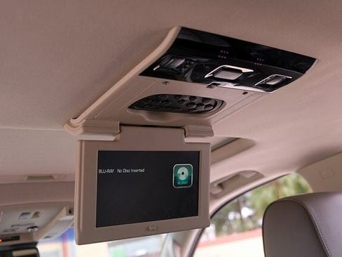 Used 2018 GMC Yukon XL Denali w/ Denali Ultimate Package image 9