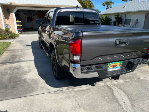Used 2020 Toyota Tacoma SR5 RWD image 4