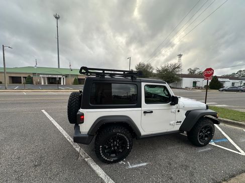 Used 2021 Jeep Wrangler Sport image 5