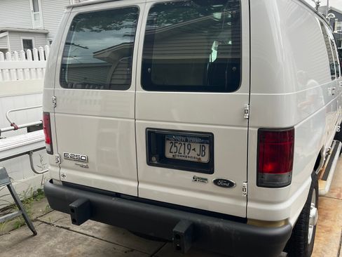 Used 2013 Ford E-250 and Econoline 250 w/ PWR Group RWD image 9
