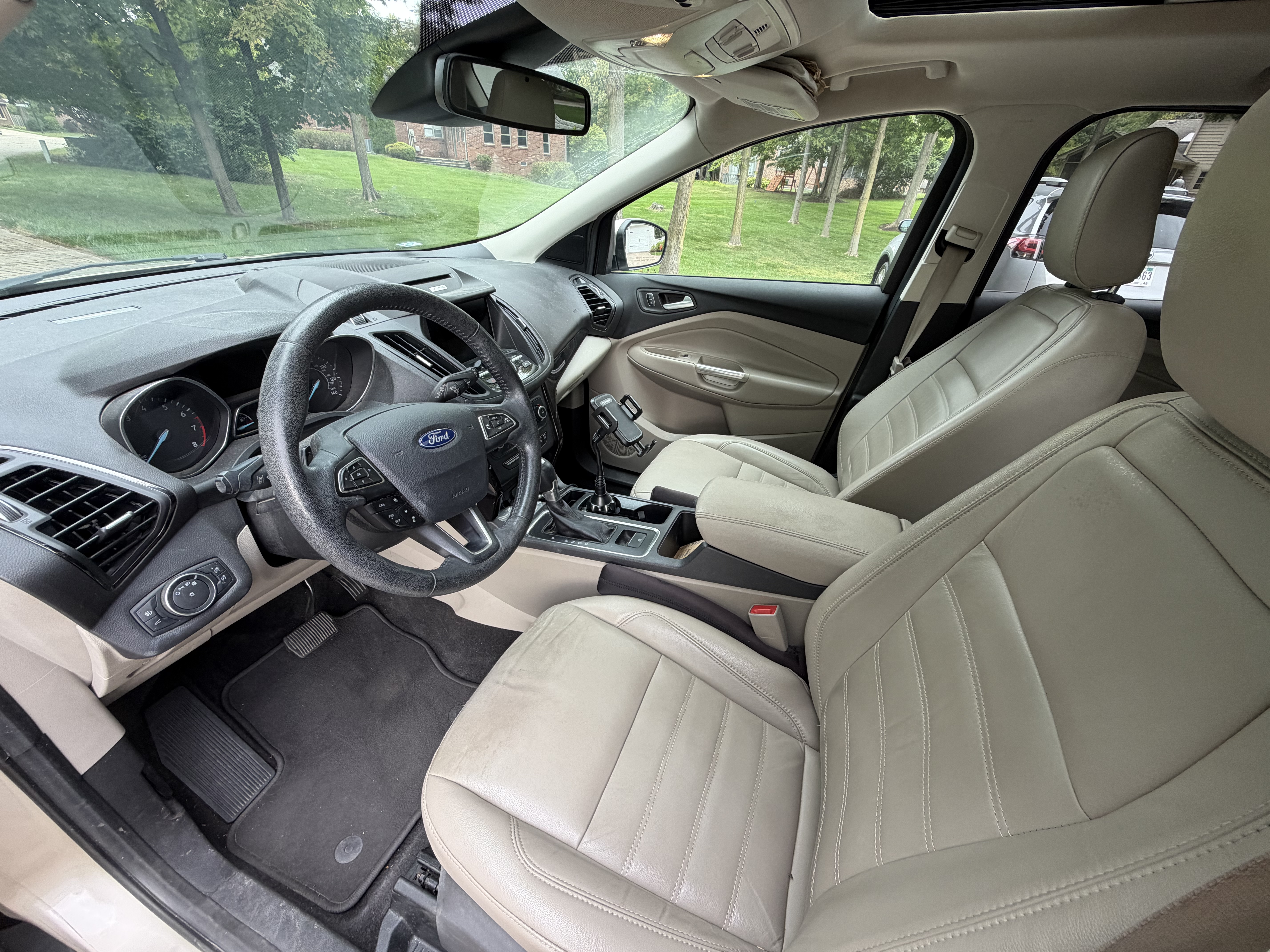 Used 2018 Ford Escape Titanium w/ Ford Safe & Smart Package AWD/4WD image 15