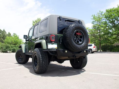 Used 2007 Jeep Wrangler Unlimited Sahara w/ Dual Top Group AWD/4WD image 2