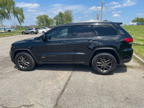 Used 2017 Jeep Grand Cherokee Laredo image 5