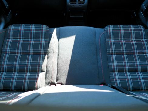 Used 2011 Volkswagen Golf 4-Door image 24