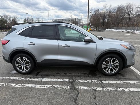 Used 2022 Ford Escape SEL image 2
