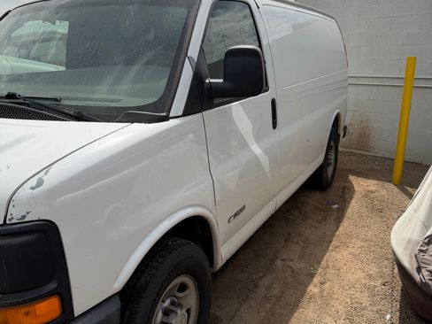 Used 2006 Chevrolet Express 2500 RWD image 1