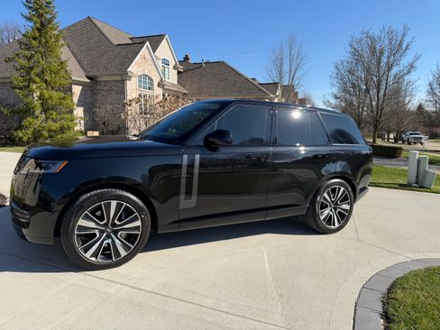 Used 2025 Land Rover Range Rover SE image 10