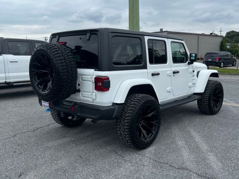 Used 2022 Jeep Wrangler Unlimited Sahara w/ Cold Weather Group image 4