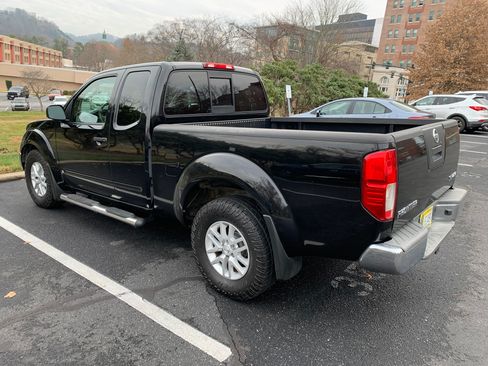 Used 2008 Nissan Frontier SE w/ SE Value Truck Pkg image 9