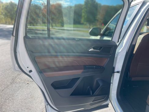 Used 2022 Volkswagen Atlas SE w/ Panoramic Sunroof Package image 11