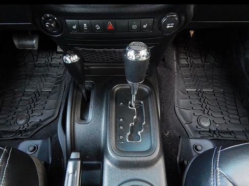 Used 2016 Jeep Wrangler Unlimited Rubicon w/ Connectivity Group image 29