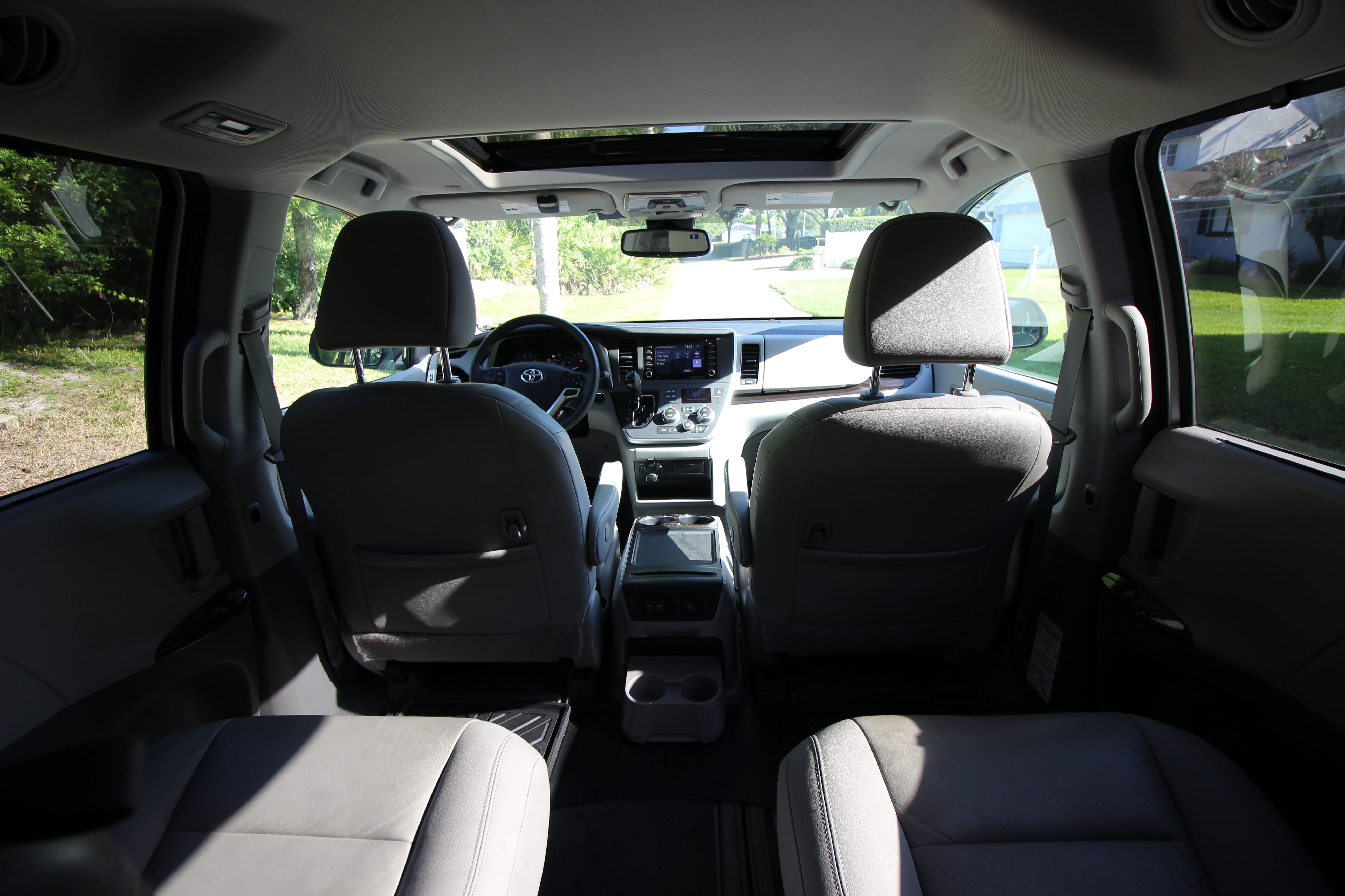 Used 2020 Toyota Sienna XLE FWD image 17