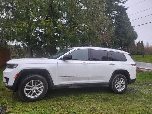 Used 2023 Jeep Grand Cherokee L Laredo image 1