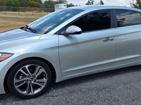 Used 2017 Hyundai Elantra Limited FWD image 9