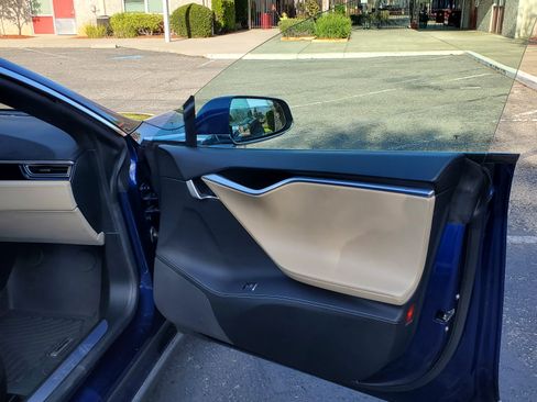 Used 2015 Tesla Model S 70 image 20