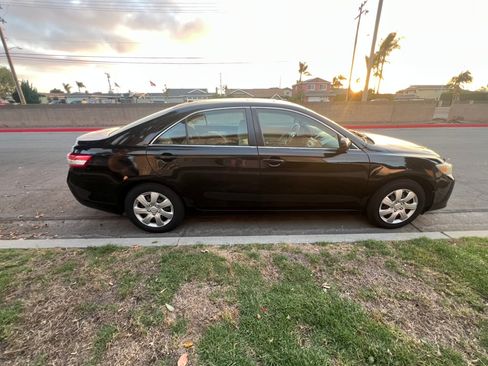 Used 2010 Toyota Camry LE FWD image 2