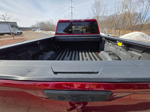 Used 2024 GMC Sierra 2500 SLT w/ SLT Premium Package image 8