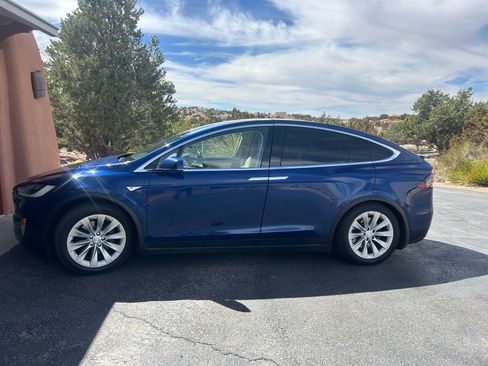 Used 2016 Tesla Model X 90D image 4