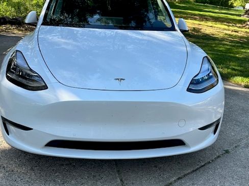 Used 2022 Tesla Model Y Long Range image 19