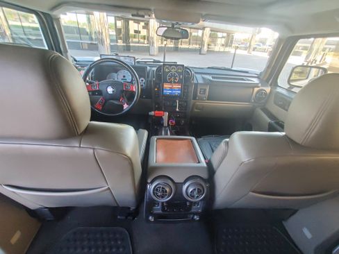 Used 2004 HUMMER H2 w/ Preferred Equipment Group image 10