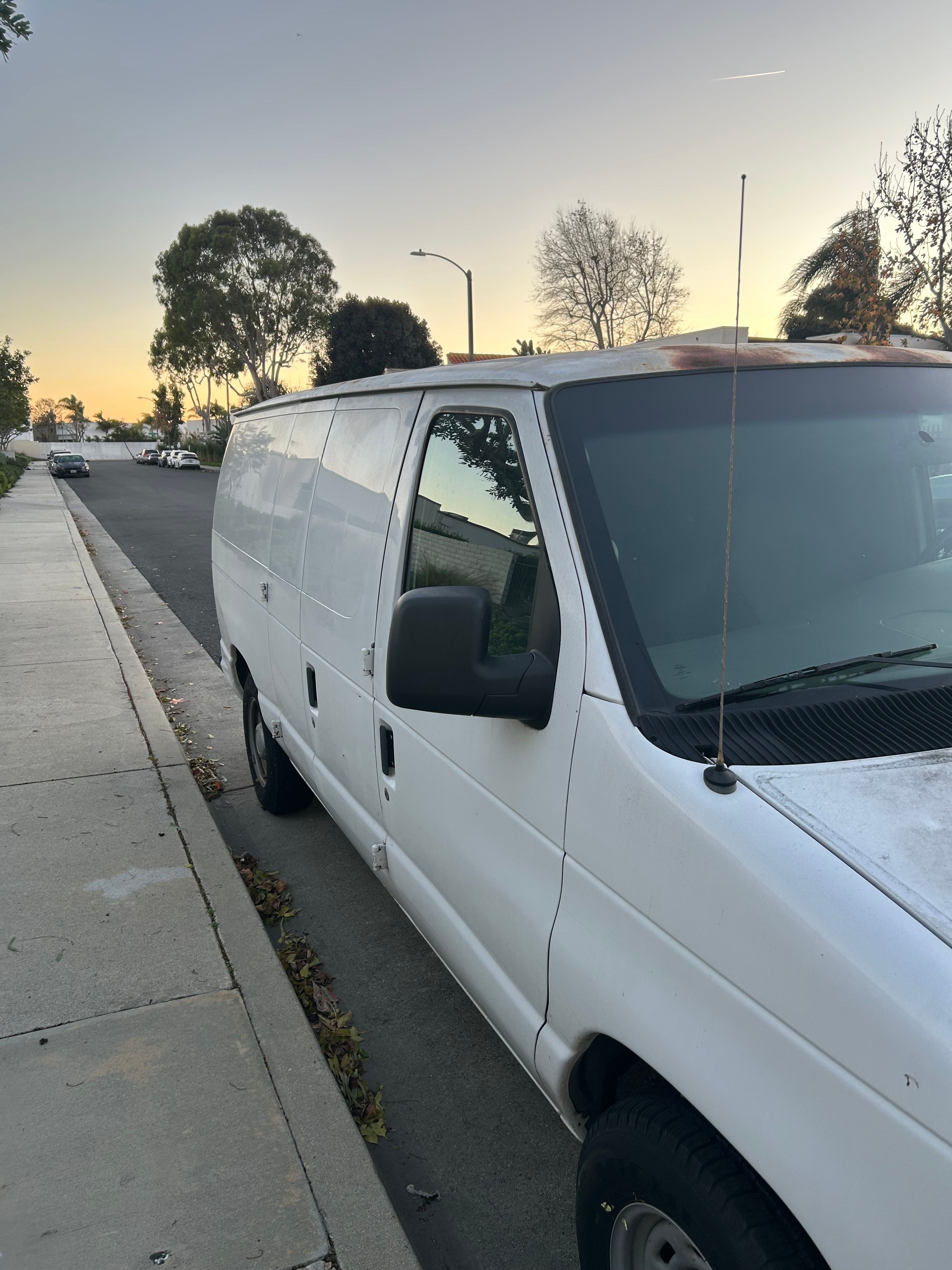 Used 2004 Ford E-150 and Econoline 150 RWD image 6