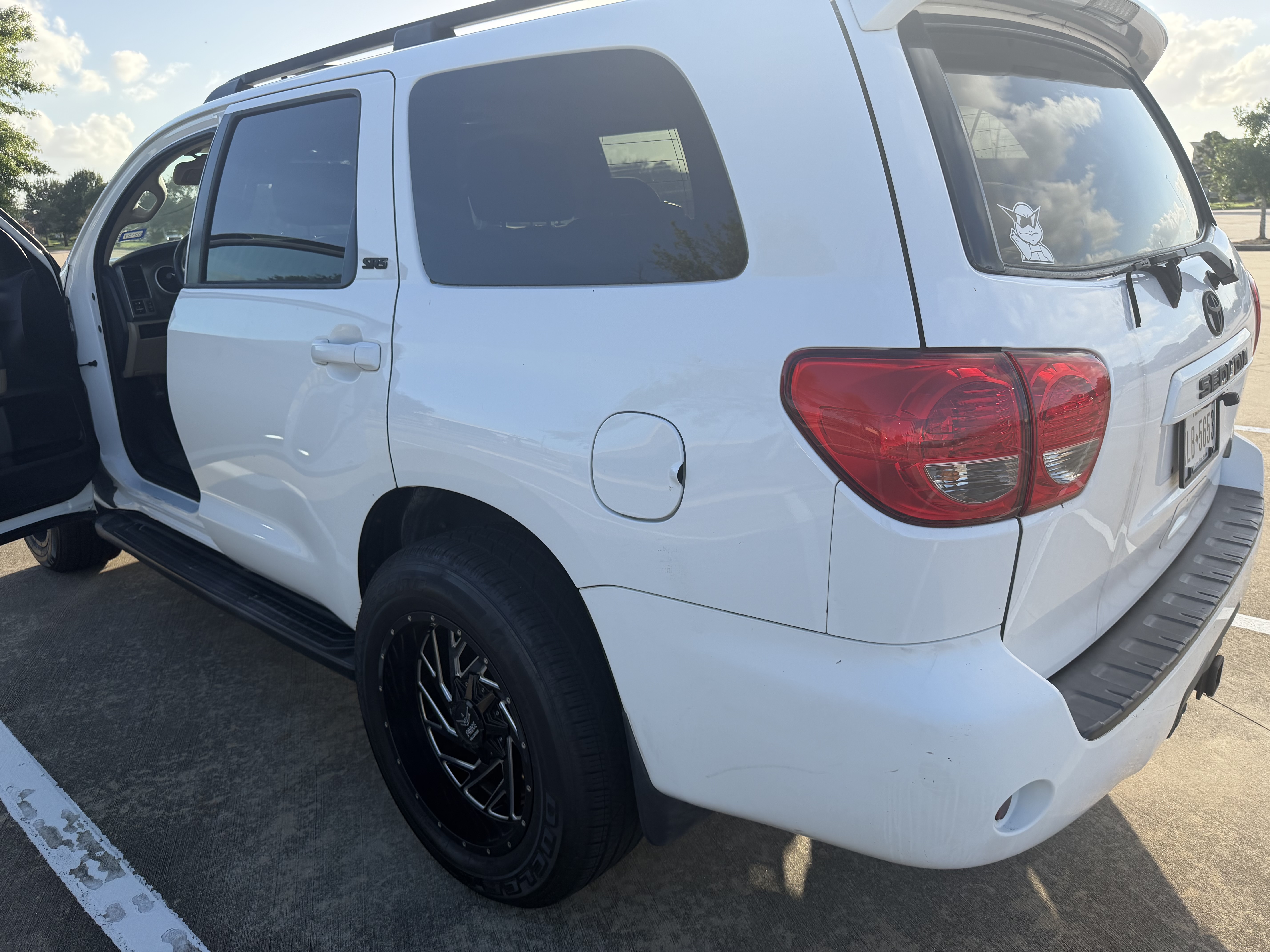 Used 2014 Toyota Sequoia SR5 RWD image 9
