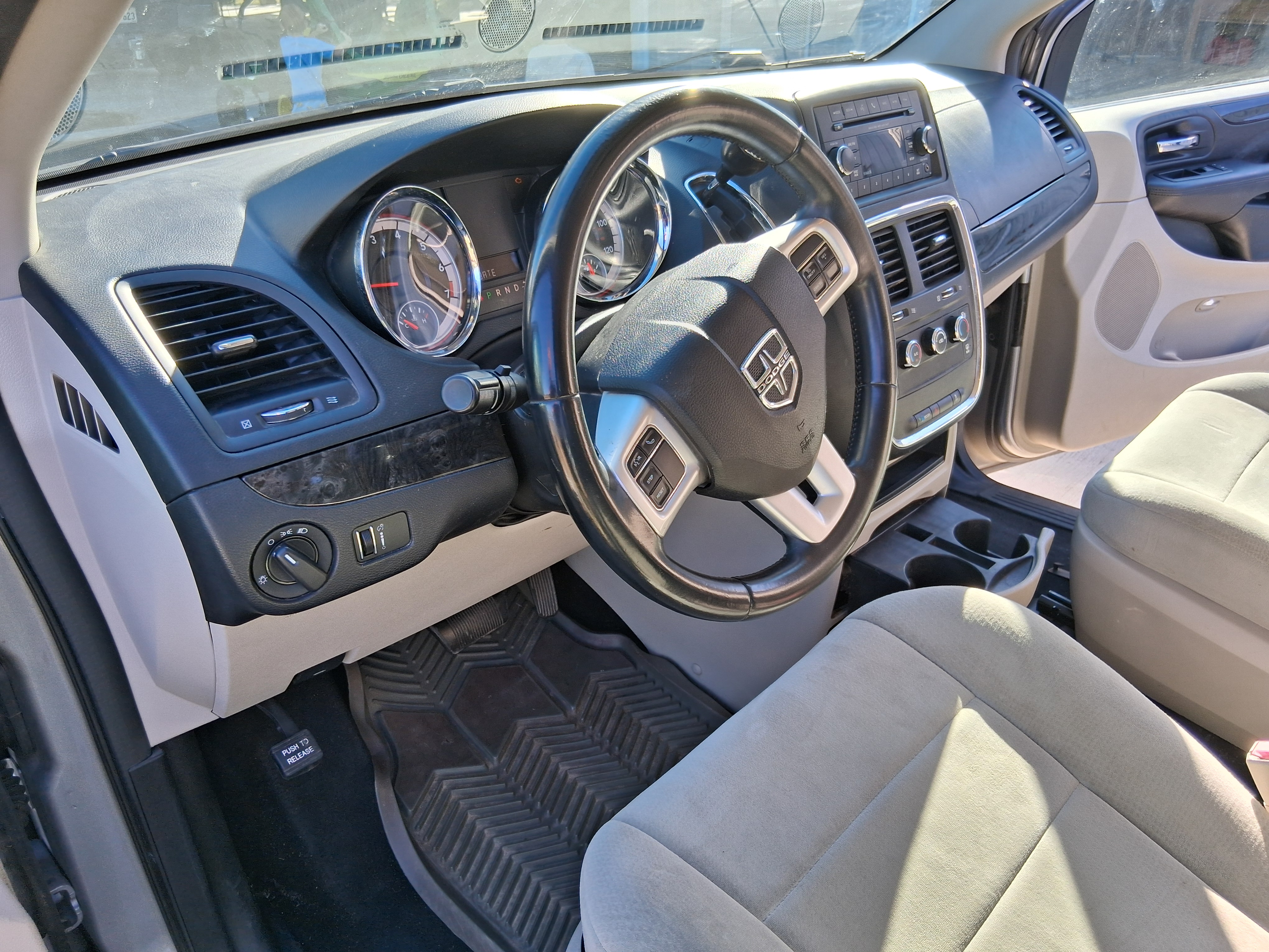 Used 2013 Dodge Grand Caravan American Value Package w/ UConnect Hands-Free Group FWD image 28