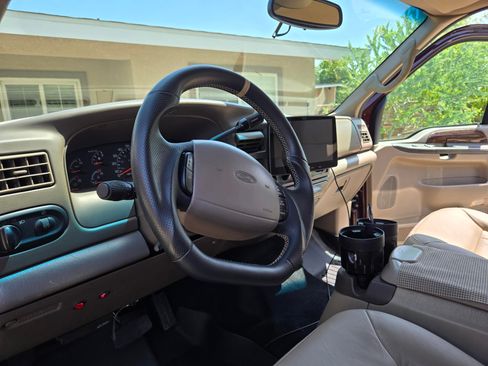 Used 2000 Ford Excursion Limited image 9