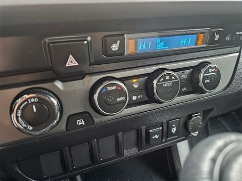 Used 2022 Toyota Tacoma TRD Sport w/ TRD Premium Sport Package image 9