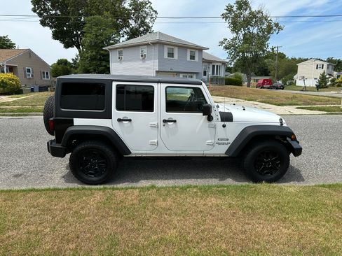 Used 2014 Jeep Wrangler Unlimited Sport w/ Quick Order Package 23S AWD/4WD image 9