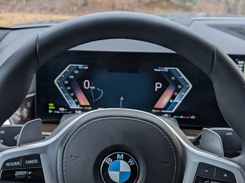 Used 2025 BMW X6 xDrive40i w/ Premium Package image 13