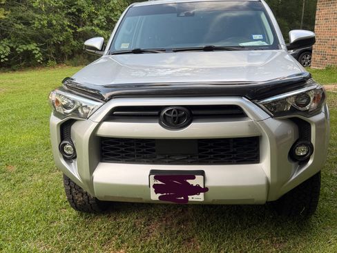 Used 2022 Toyota 4Runner SR5 RWD image 4