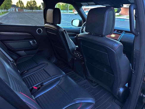 Used 2018 Land Rover Discovery HSE Luxury AWD/4WD image 16