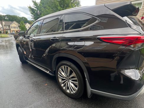 Used 2022 Toyota Highlander Platinum AWD/4WD image 4