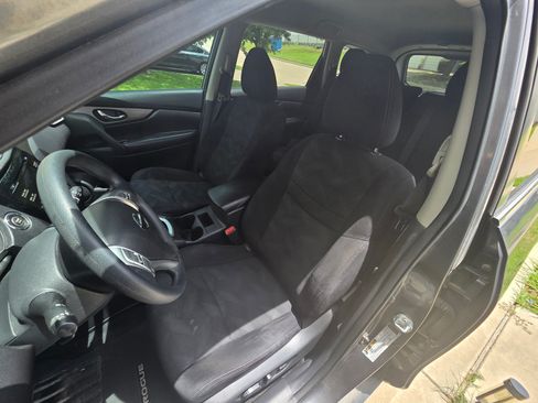 Used 2016 Nissan Rogue SV w/ SV Family Package FWD image 5